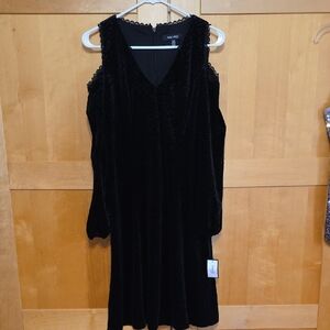 NWT Nine West Black Velvet Long Sleeve Cold Shoulder Dress SZ4